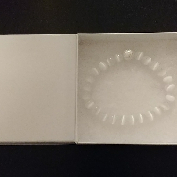 Winter White Cat Eye Stone Bracelet - Picture 7 of 8